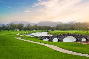 아쿠엘라 컨트리 클럽