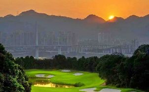 충칭 바이푸 강변 골프장