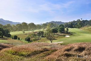 구눙 라야 골프 리조트