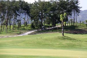 더칭 룽산호 골프 클럽